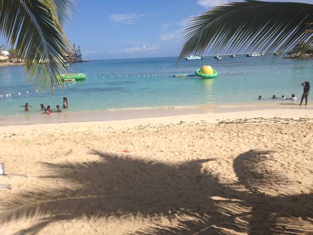 Turtle Beach Towers Apt 22 C - Ocho Rios Bagian luar foto