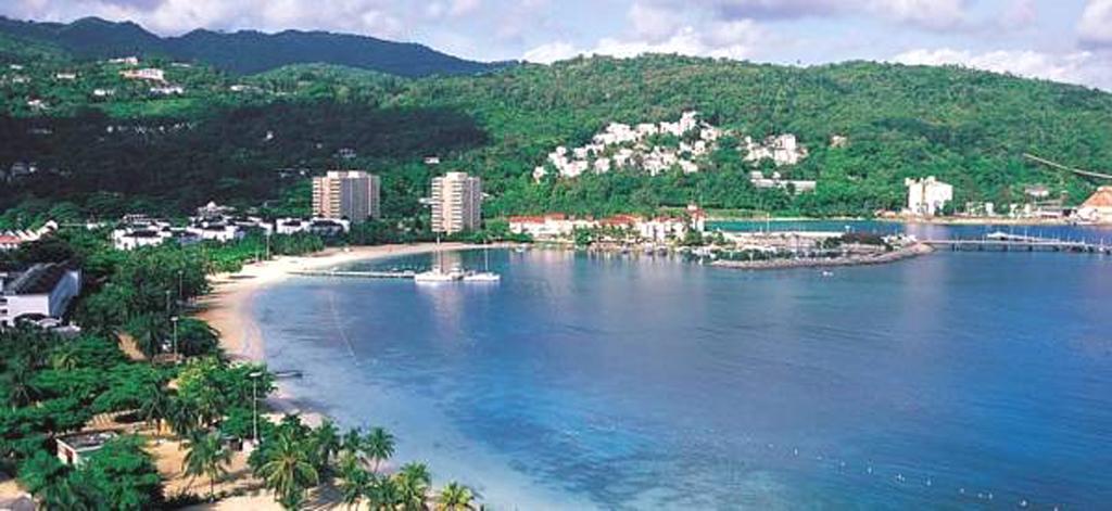 Turtle Beach Towers Apt 22 C - Ocho Rios Bagian luar foto